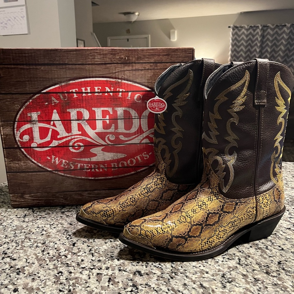 ⭐️ Laredo men’s snake print western boots, mens size 11.5